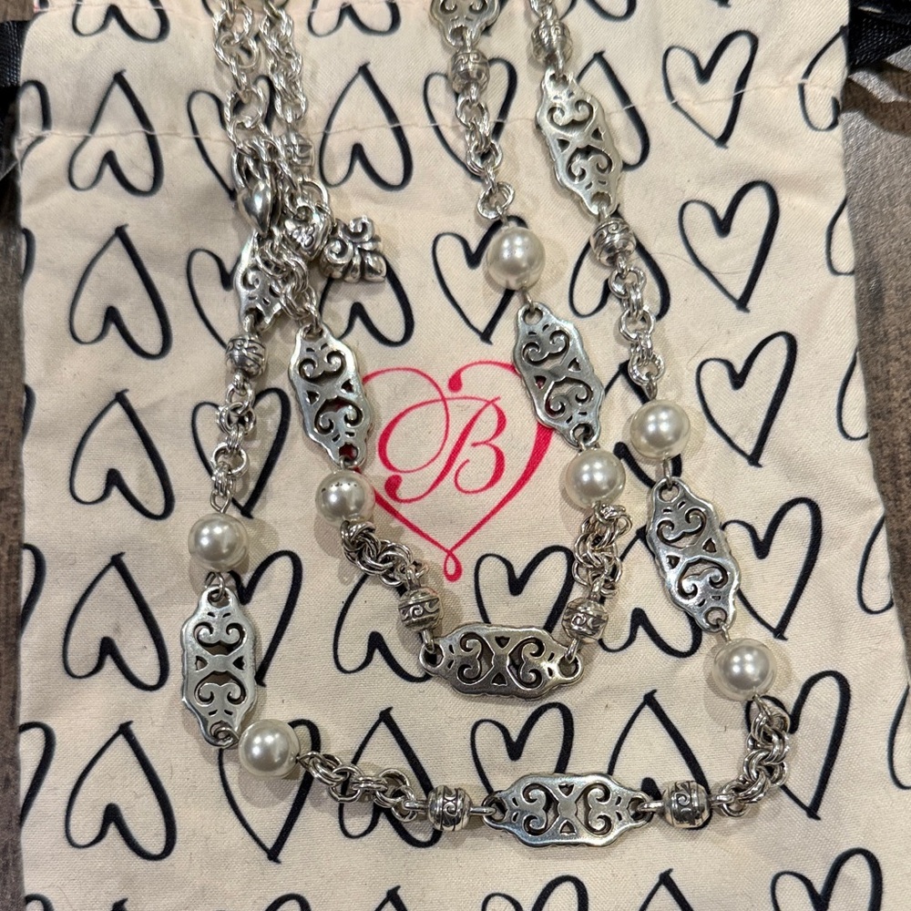 Elegant Silver and Pearl Necklace